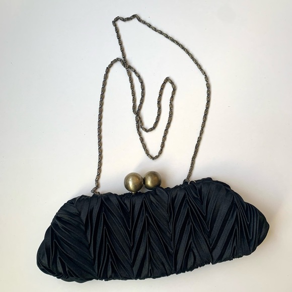 ⭐️2 for $30⭐️VINTAGE SHOULDER CHAIN BAG, CLUTCH - Picture 2 of 6